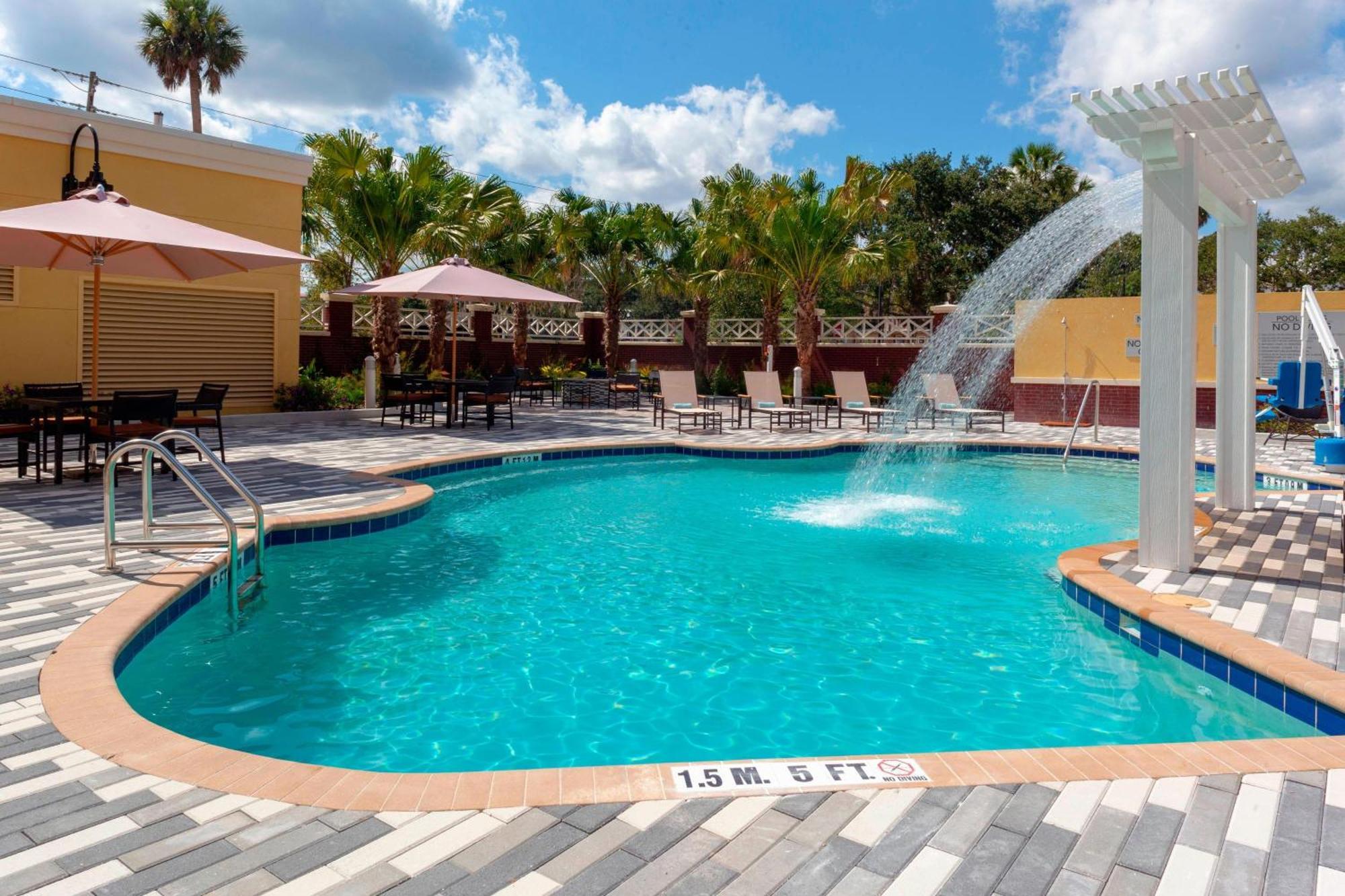 Hotel Courtyard By Marriott Deland Historic Downtown Extérieur photo